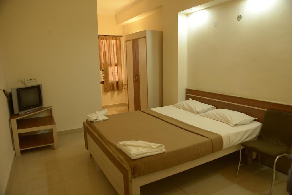 Hotel Sri Sai Krupa Хидерабад Стая снимка