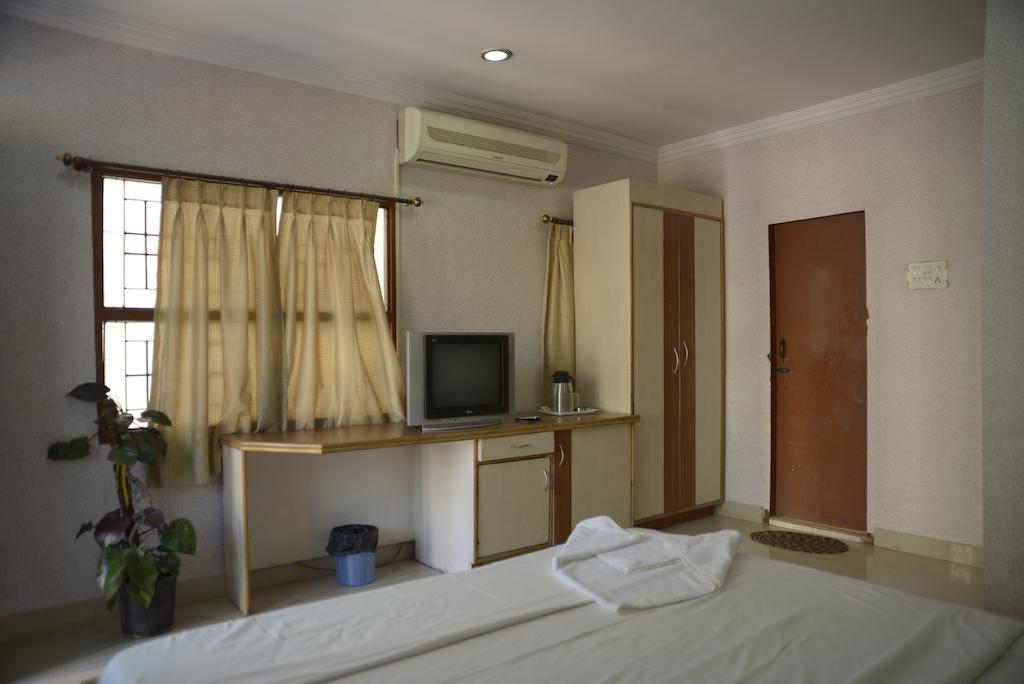 Hotel Sri Sai Krupa Хидерабад Стая снимка
